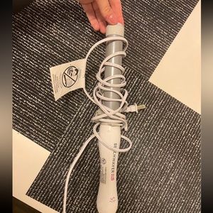 Beachwaver S1.25-Dual Voltage Rotating Curling Iron